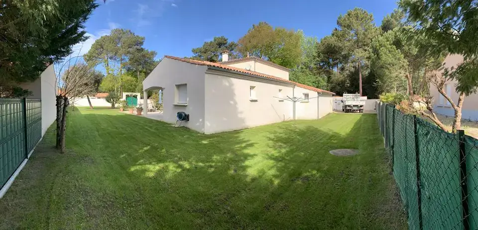 Tonte de la pelouse à Arvert : les services professionnels pour un jardin impeccable toute l'année